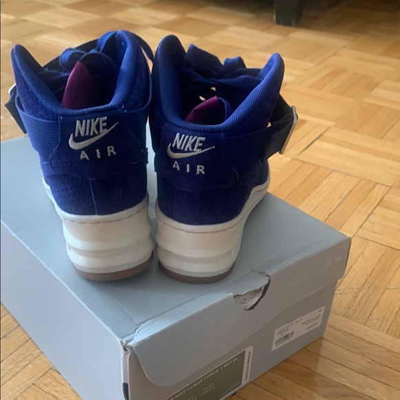 Nike Blue and White Athletic Shoes - Picture 4 of 6